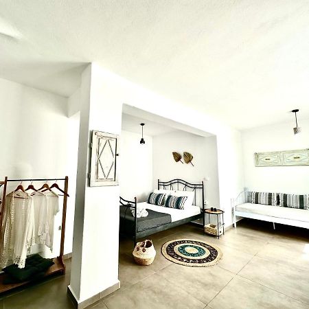 Aeron Suites Exo Gonia Bagian luar foto